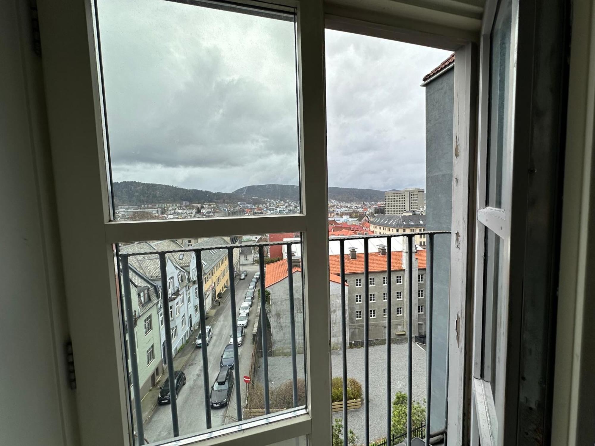 Ferienwohnung Sjarmerende Bolig Like Ved Togstasjonen Bergen Exterior foto